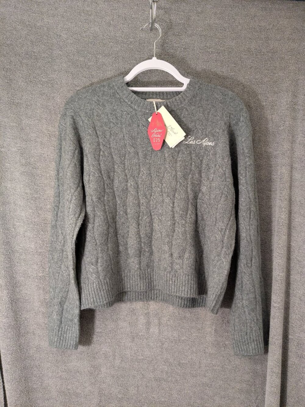 New! Super Soft XS Les Alpes Gray Sweater 38" Chest